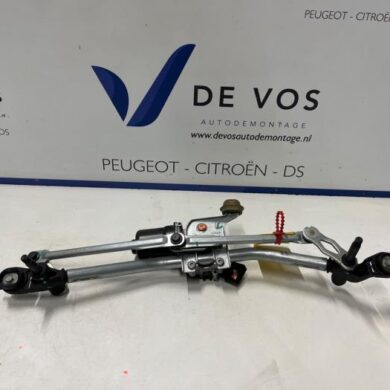 Opel Corsa 1.2 12V 100 Front wiper motor 2021 9824784980