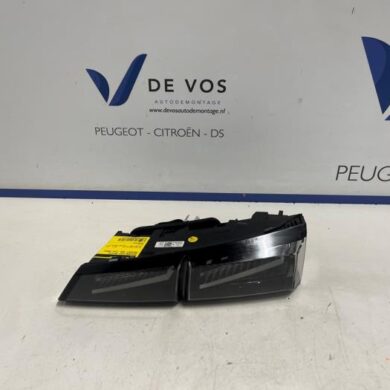 Peugeot 408 1.6 16V HYbrid 225 Achterlicht rechts 2022 9835300380