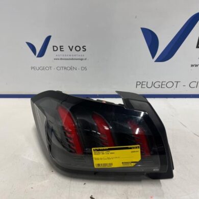Peugeot 208  Achterlicht links 2020 9823216880