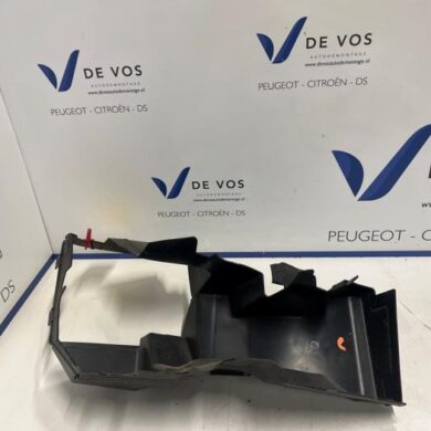 Peugeot 408 1.6 16V HYbrid 225 Luchtgeleider 2022 9843699480