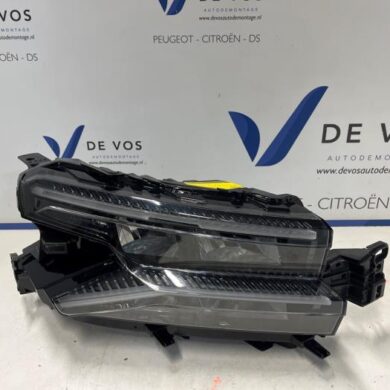 Citroen C5 Aircross 1.6 Hybrid 225 16V Koplamp rechts 2022 1686455880