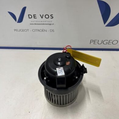 Opel Corsa 1.2 12V 100 Heating and ventilation fan motor 2021 9840566280