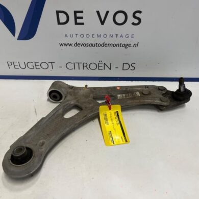 Peugeot 408 1.6 16V HYbrid 225 Front wishbone, right 2022 9815014380