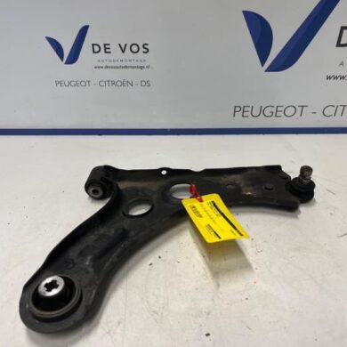 Opel Corsa 1.2 12V 100 Front wishbone, right 2021 9832039280-9857897880