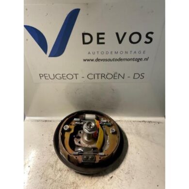 Peugeot 207 1.4 HDi Brake anchor plate 2008 424244-424240