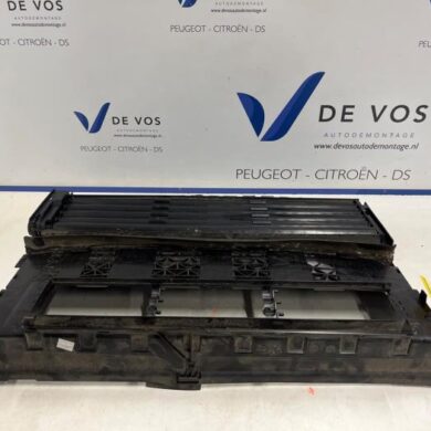 DS Automobiles DS7 Crossback 1.6 16V E-Tense 300 4x4 Luchtgeleider 2025 9823355180