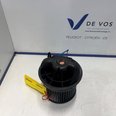 Peugeot 107 1.0 12V Heating and ventilation fan motor 2010 6441V0-1608174880