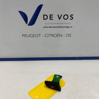 Peugeot 107 1.0 12V Rear window heating switch 2010 654612