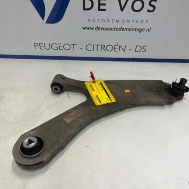 Citroen C4 ë-C4 50 kWh Draagarm rechts-voor 2022 9831682780