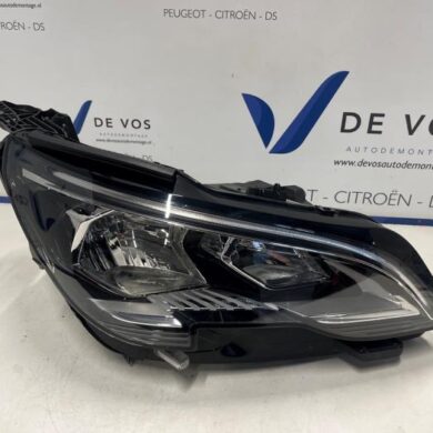 Peugeot 5008 1.2 12V e-THP PureTech 130 Koplamp rechts 2019 1616878080-1686413380