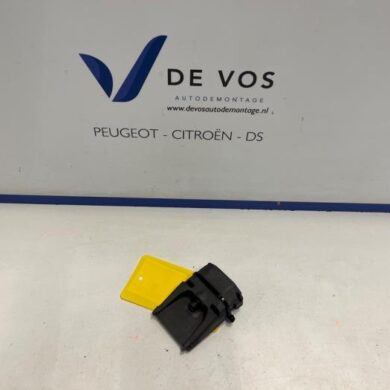 Peugeot 5008 1.2 12V e-THP PureTech 130 Camera voorzijde 2020 1640245280-9831723380-1692661280
