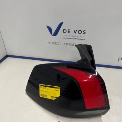 Peugeot 5008 1.2 12V e-THP PureTech 130 Achterlicht links 2020 9811028080