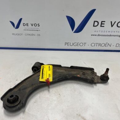 Citroen C5 Aircross 1.2 e-THP PureTech 130 Front wishbone, right 2023 9846329580