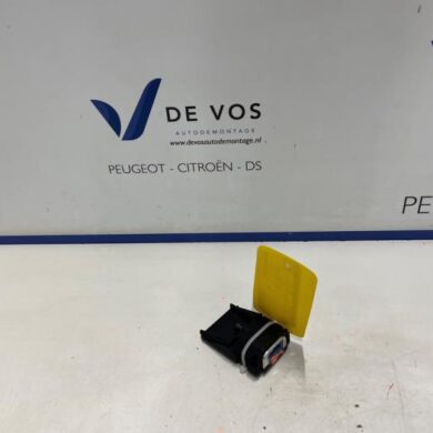 Peugeot 5008 1.2 12V e-THP PureTech 130 Camera voorzijde 2019 1640245380-9828694780-1692661380