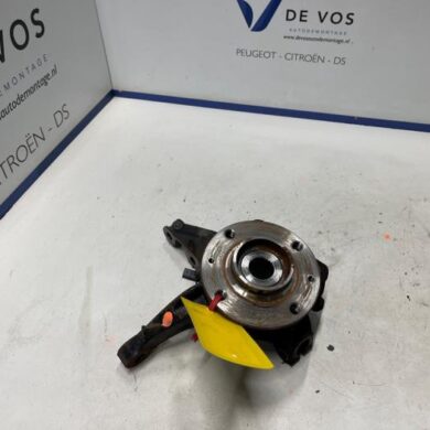 Opel Mokka 1.2 Turbo 12V Fusee rechts-voor 2023 9826532380