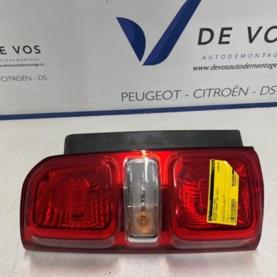 Peugeot Expert 2.0 Blue HDi 120 16V Achterlicht links 2018 9808243180