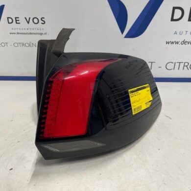 Peugeot 5008 1.2 12V e-THP PureTech 130 Achterlicht rechts 2017 9811028180