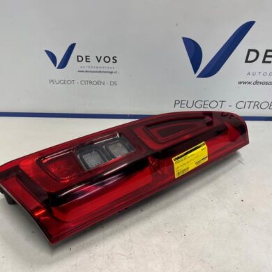 Citroen Berlingo 1.2 12V PureTech 110 Achterlicht rechts 2019 9820555080