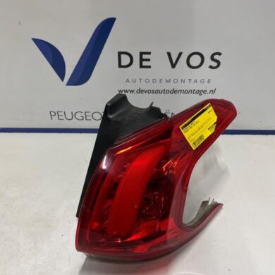 Peugeot 2008 1.2 Vti 12V PureTech 82 Achterlicht rechts 2015 9678074380