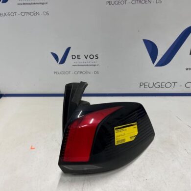 Peugeot 5008 1.2 12V e-THP PureTech 130 Achterlicht rechts 2019 9811028180