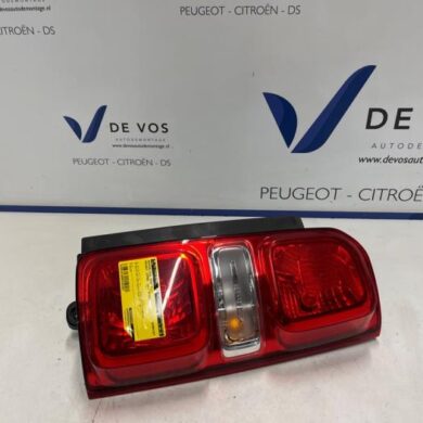 Peugeot Expert 2.0 Blue HDi 120 16V Taillight, right 2018 9808243080