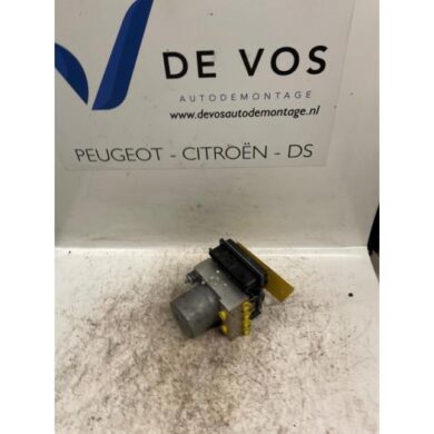 Peugeot 607 2.7 HDi V6 24V ABS Pomp UHZ 2009 4541N0-4541N1