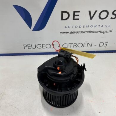 Peugeot 108 1.0 12V VVT-i Heating and ventilation fan motor 2019 B000493380