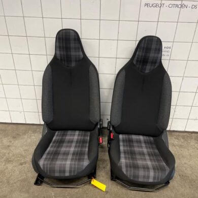 Peugeot 108 1.0 12V VVT-i Bekleding Set (compleet) 2019