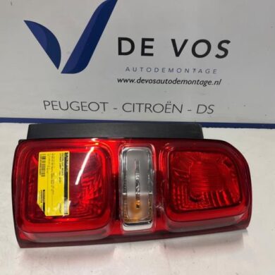 Citroen Jumpy 2.0 Blue HDI 120 Achterlicht rechts 2018 9808243080