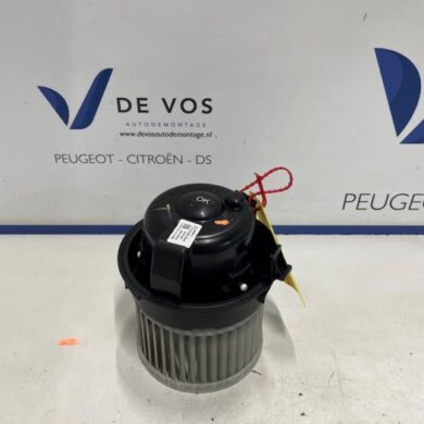 Opel Corsa 1.2 12V 75 Heating and ventilation fan motor 2024 9840566280