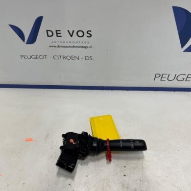 Peugeot 108 1.0 12V VVT-i Ruitenwis Schakelaar 2019 B000777880