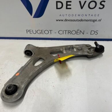 Peugeot 408 1.2 12V PureTech 130 Front wishbone, right 2023 9815014380