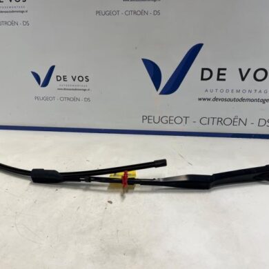 Peugeot 408 1.2 12V PureTech 130 Front wiper arm 2023 9835544680