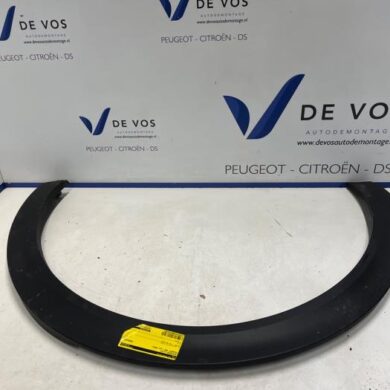 Peugeot 408 1.2 12V PureTech 130 Wheel arch strip 2023 98384344XT