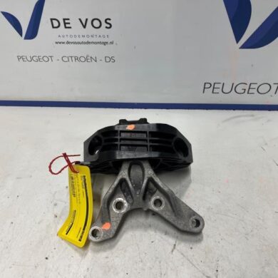 Opel Corsa 1.2 Turbo 12V 100 Engine mount HNE-HN05 2024 9824324880