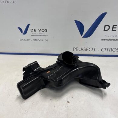 Peugeot 408 1.2 12V PureTech 130 Resonance housing 2023 9810920880