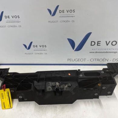 Peugeot Partner  Lock plate 2023 9830512680