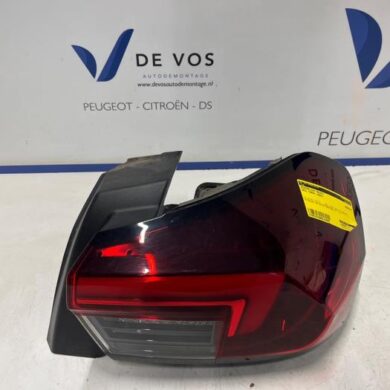 Opel Corsa 1.2 Turbo 12V 100 Achterlicht rechts 2024 9829317880