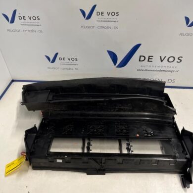 Opel Astra 1.6 Plug-in Hybrid Turbo 16V Luchtgeleider 2024 9823355180
