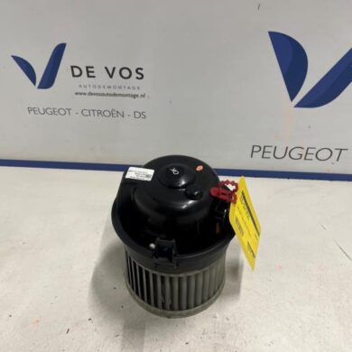 Peugeot 2008 e-2008 50 kWh Heating and ventilation fan motor 2021 9840566280