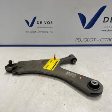 Peugeot 2008 e-2008 50 kWh Front wishbone, left 2021 9831682580