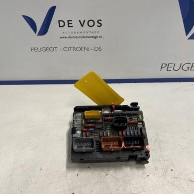 Peugeot 5008 2.0 HDiF 16V GT Autom. Fuse box 2011 9807028580-9667044980
