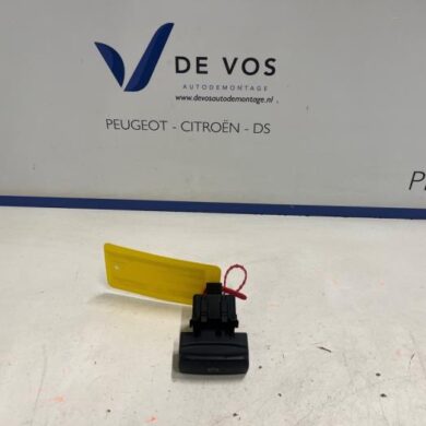 Peugeot 5008 1.6 BlueHDi 115 Parking brake switch BHX-BH01 2016 470706