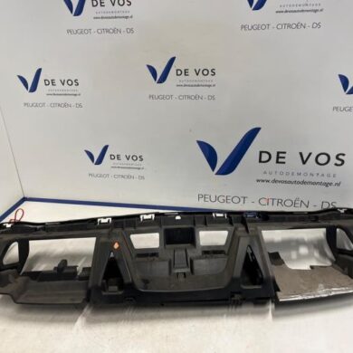 Peugeot 5008 2.0 HDiF 16V GT Autom. Front panel 2011 7422E7