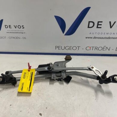 Peugeot 2008 e-2008 50 kWh Front wiper motor 2021 9824784980
