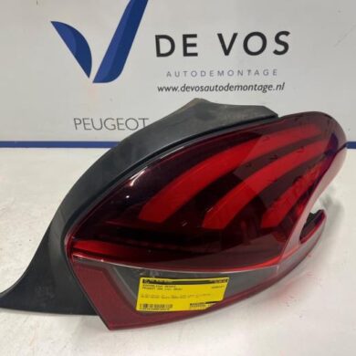 Peugeot 208 1.2 Vti 12V PureTech 82 Achterlicht rechts 2018 9825601180