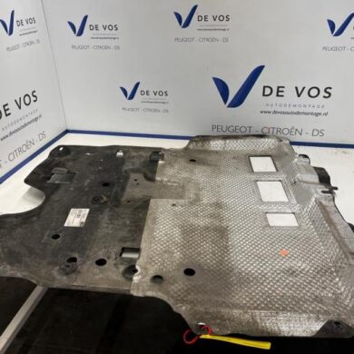 Peugeot 2008 e-2008 50 kWh Engine protection panel 2021 9866186980