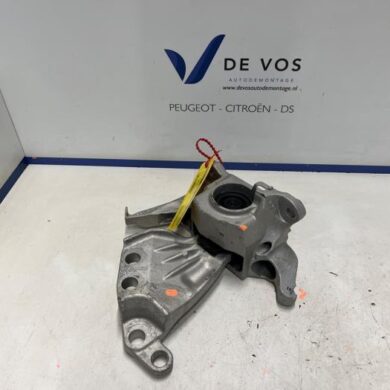 Peugeot 2008  Gearbox mount 2024 9850888880 20CX18
