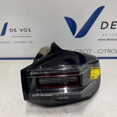 Citroen C4 1.2 Hybrid 145 Taillight, right 2025 9859410480
