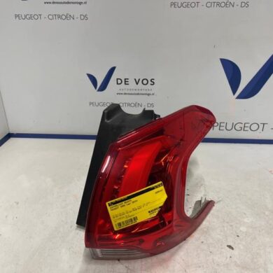 Peugeot 2008 1.2 Vti 12V PureTech 82 Achterlicht rechts 2016 9678074380